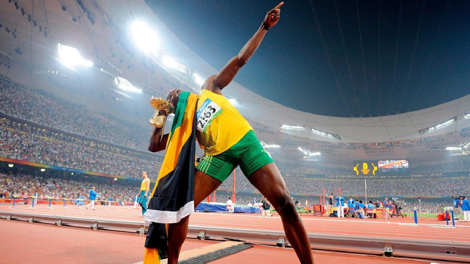 -英超旷世逆转，比分4-3，比赛中关键人物贡献两球，成功抢断70%，控球率65%